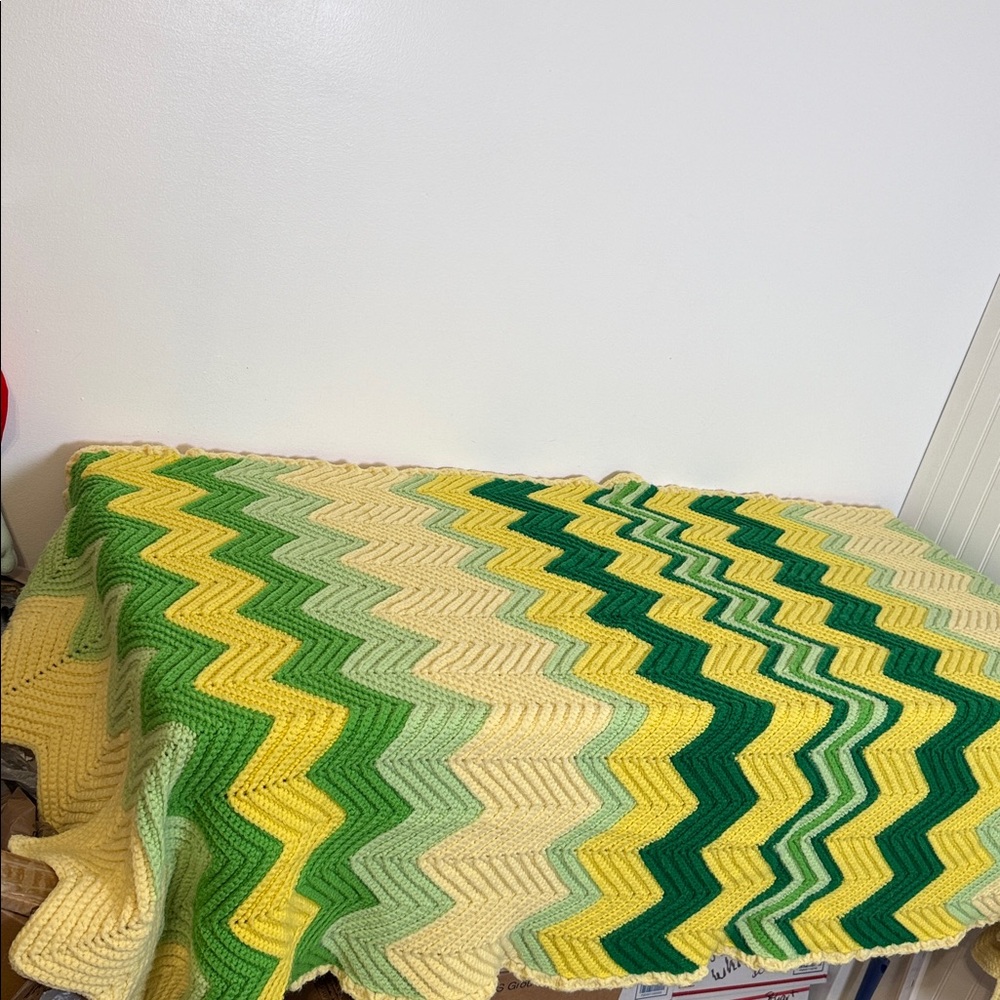 Chevron Patterned Throw Blanket in Green and Yellow - Picture 8 of 14